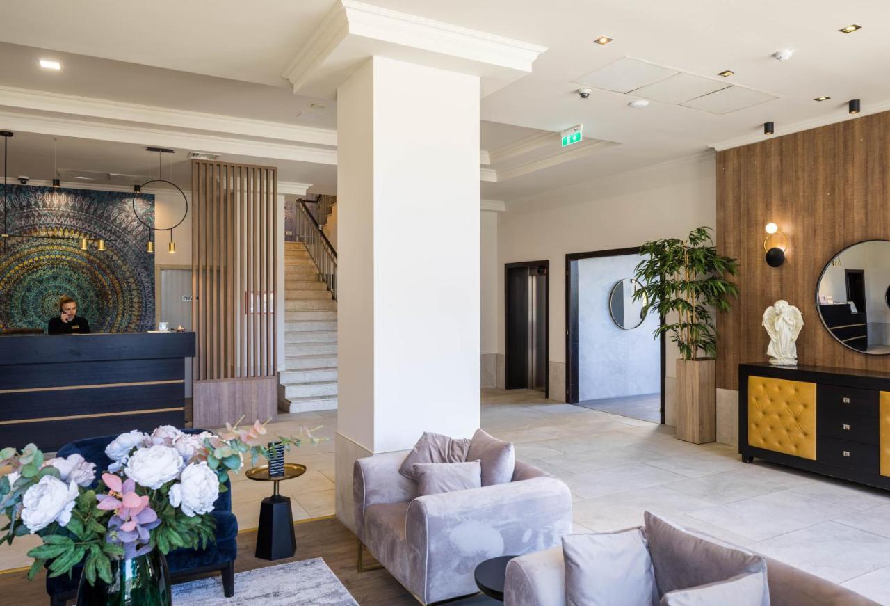 Hotel Rogge Решица Екстериор снимка