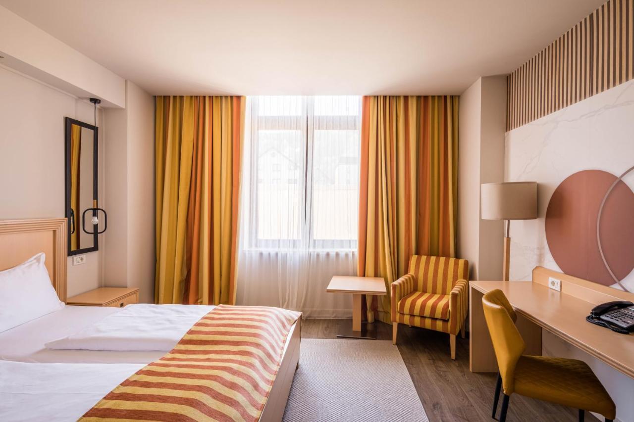 Hotel Rogge Решица Екстериор снимка