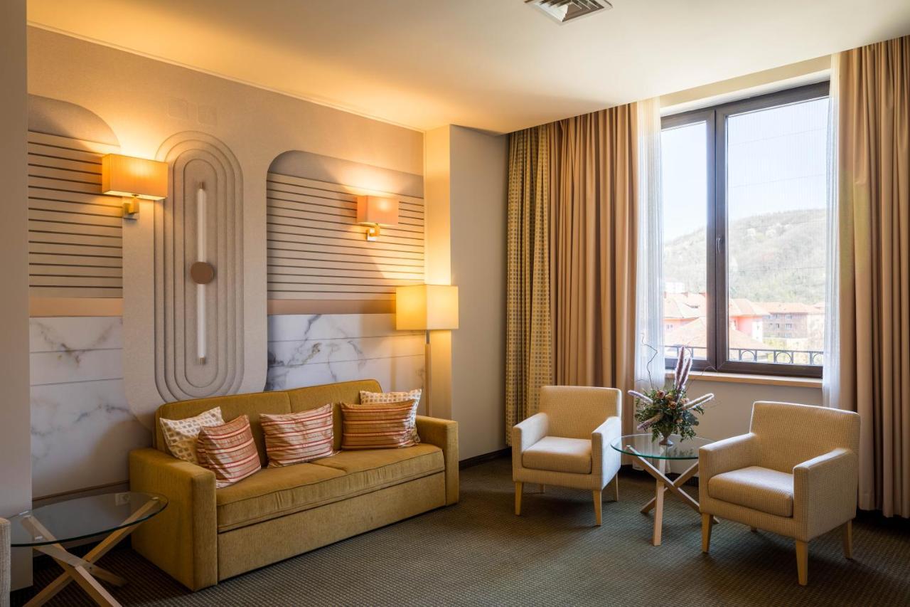Hotel Rogge Решица Екстериор снимка