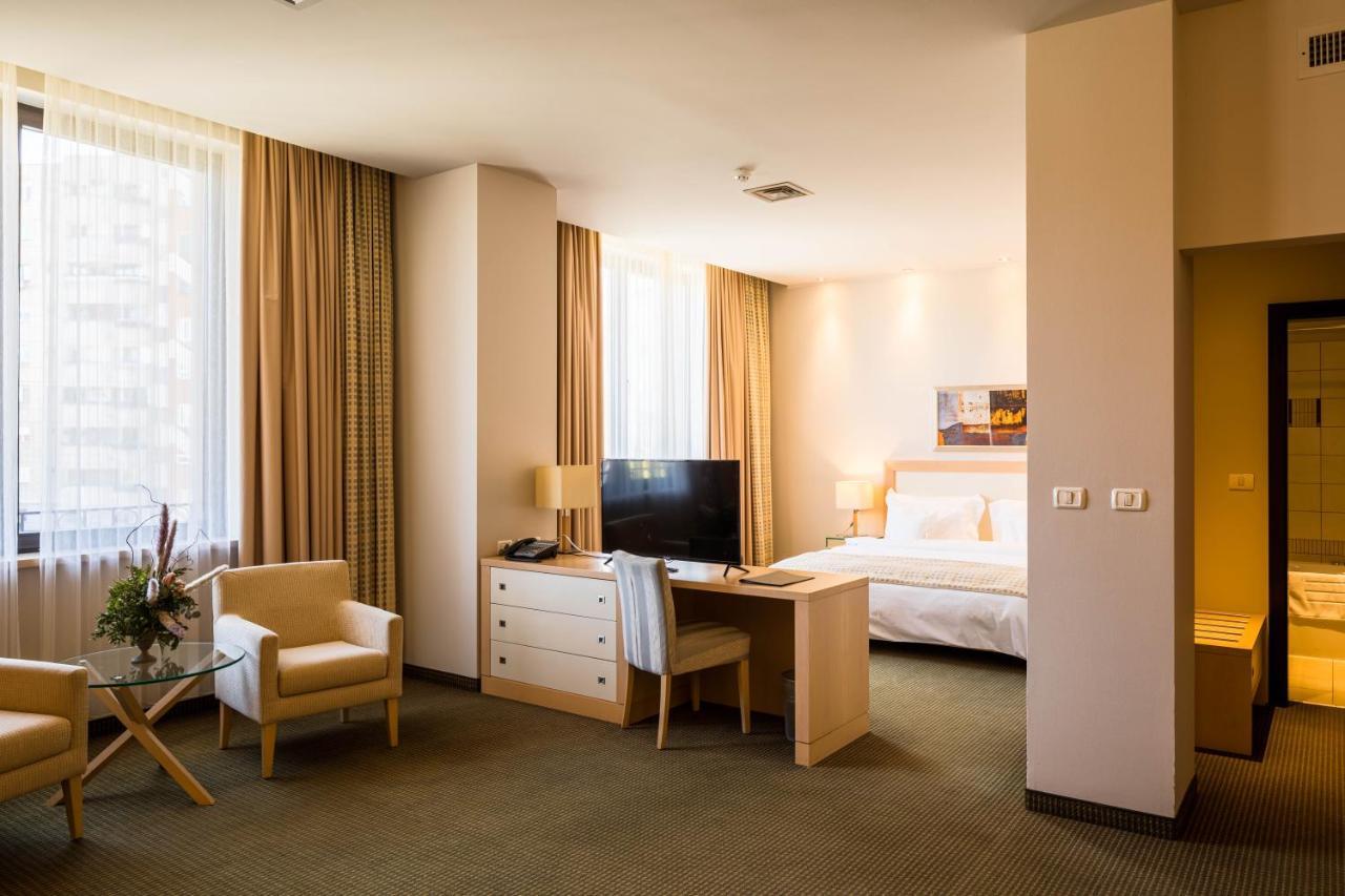 Hotel Rogge Решица Екстериор снимка