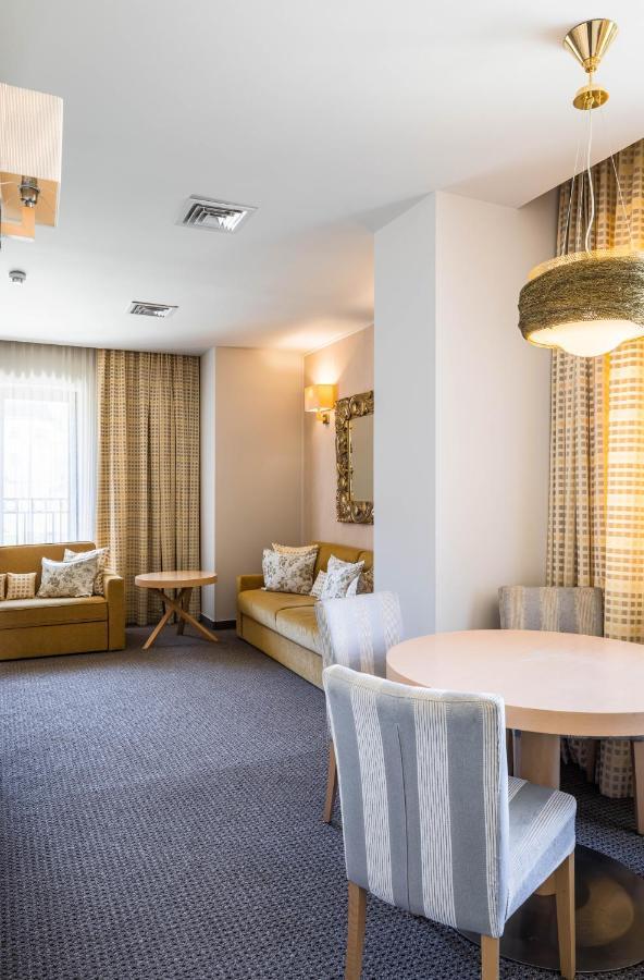 Hotel Rogge Решица Екстериор снимка