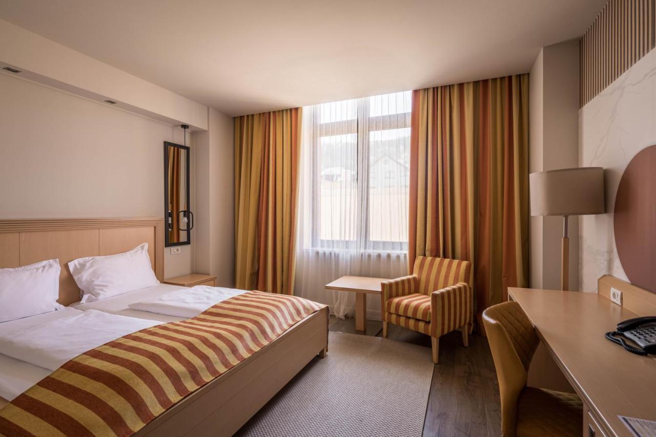 Hotel Rogge Решица Екстериор снимка