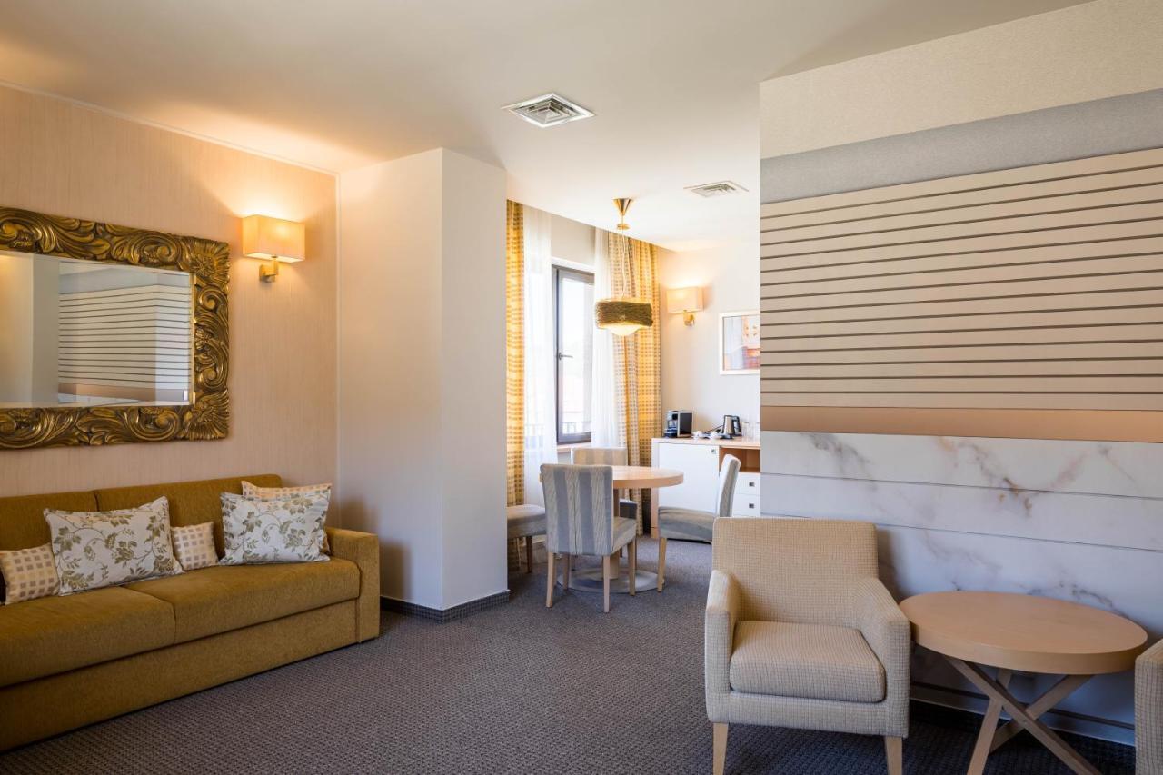 Hotel Rogge Решица Екстериор снимка