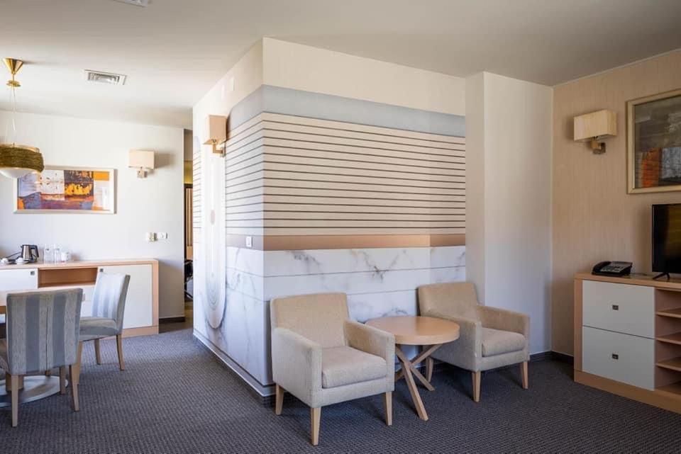 Hotel Rogge Решица Екстериор снимка