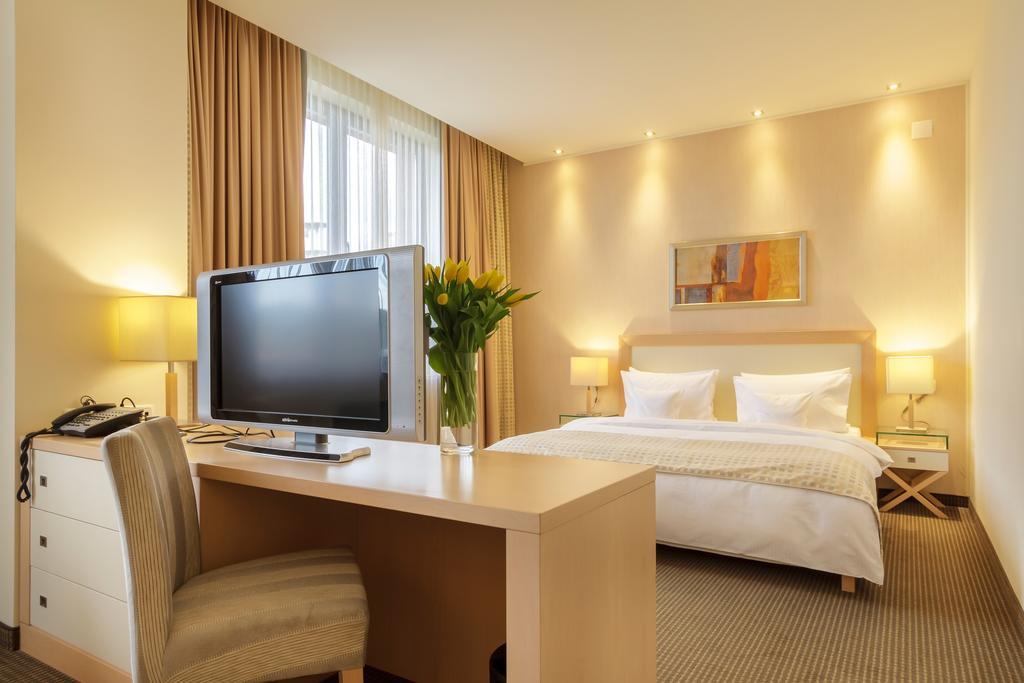 Hotel Rogge Решица Екстериор снимка