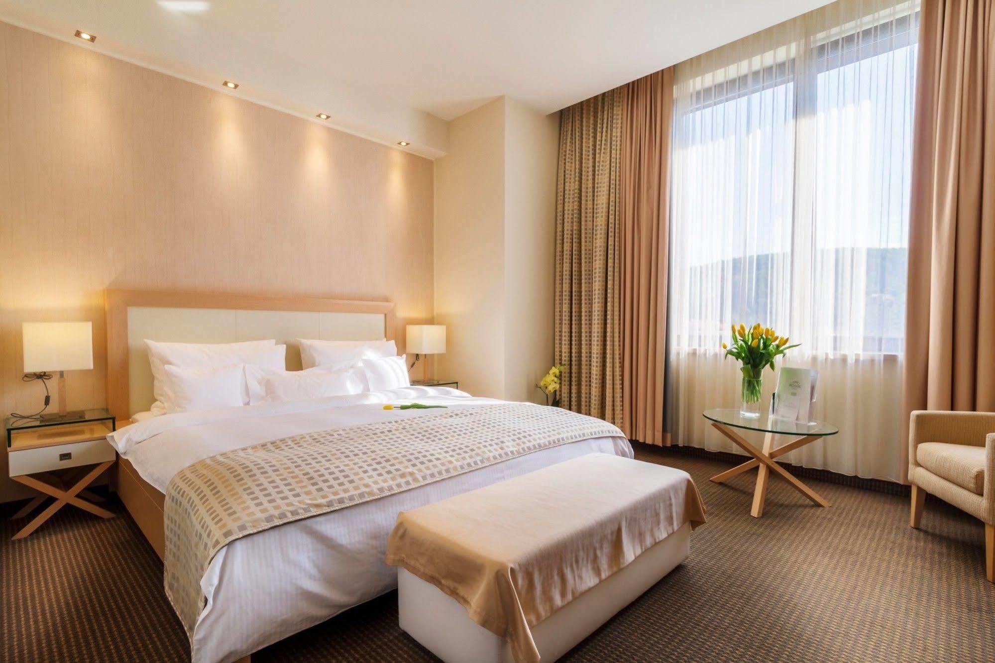 Hotel Rogge Решица Екстериор снимка