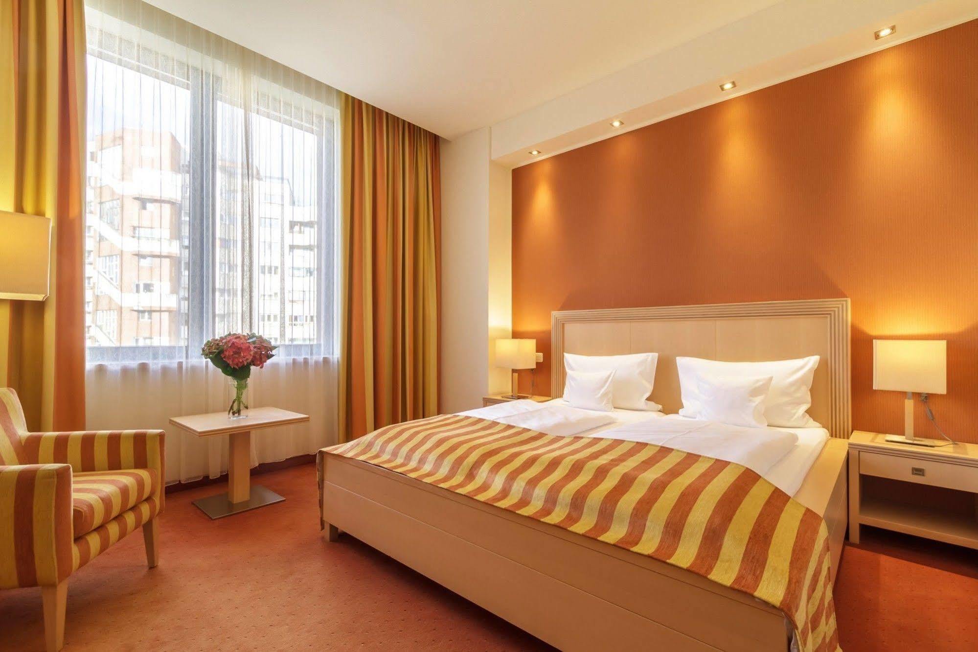 Hotel Rogge Решица Екстериор снимка