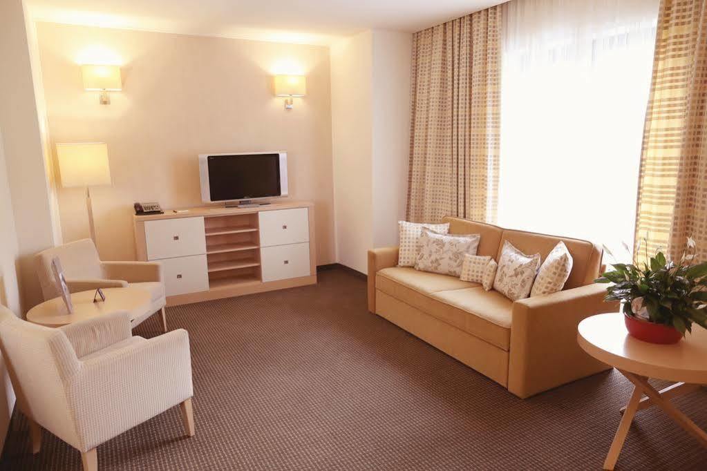 Hotel Rogge Решица Екстериор снимка