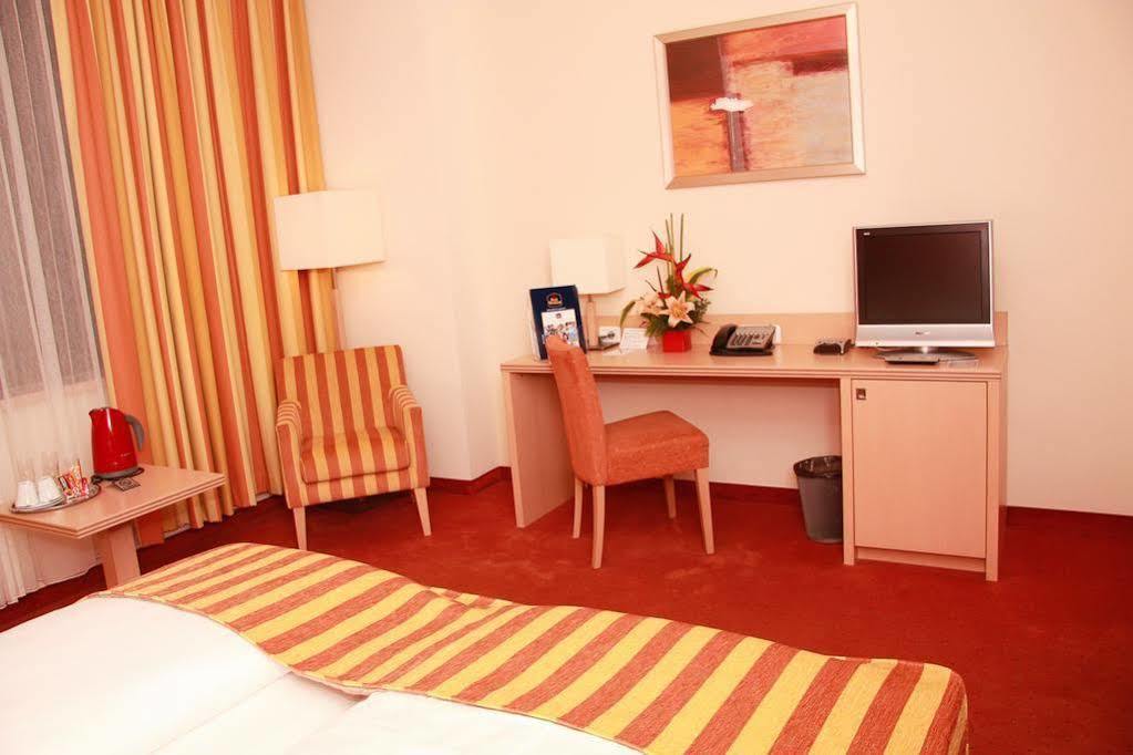 Hotel Rogge Решица Екстериор снимка
