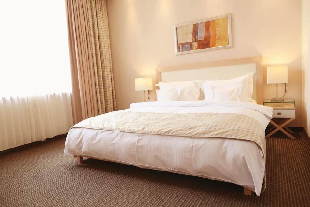 Hotel Rogge Решица Екстериор снимка