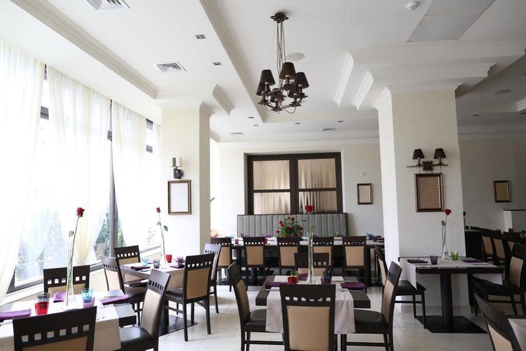 Hotel Rogge Решица Екстериор снимка